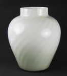 Vaso bojudo em murano no tom leitoso, decorado com gomos curvos em leve relevo na parte interna. Alt. 36cm.