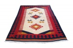 Tapete kilim. Med. 3,87 x 2,83 = 10,95m2.