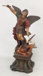 São Miguel Arcanjo - Imagem em madeira policromada, em sua representação típica, "vencendo o demônio". Falta espada. Balança em metal. Alt. 44cm.