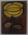 Tábua decorativa para parede em madeira, com desenho de flor em baixo relevo. Medida altura 25 cm, largura 19,5 cm e profundidade 2,5 cm.