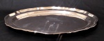 WS - Travessa ovalada em metal espessurado a prata. Medidas com alças 57 x 40 cm.