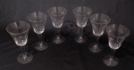 Conjunto de taças em cristal contendo 6 unidades, com lapidação em baixo relevo. Medida altura 17 cm e diâmetro da boca 9 cm.