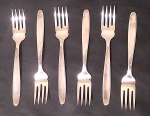 MERIDIONAL - Conjunto de garfos para peixe em metal espessurado a prata, contendo 6 unidades, com detalhes de rosas em alto relevo.