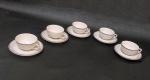 V. A. PORTUGAL - Conjunto para chá em porcelana na tonalidade branca, contendo 5 xícaras e 5 pires, com friso prateado na borda. Um deles com friso falhado.