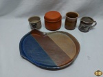 Lote composto de bandeja em cerâmica , pote em cerâmica, copo em cerâmica, etc. Medindo a bandeja 33cm x 25,5cm.