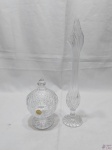 Lote composto de pequena compoteira em cristal moldado e vaso floreira solifleur em cristal moldado. Medindo o vaso 33cm de altura.