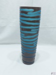 Vaso floreira em cristal double marrom e azul. Medindo 30cm de altura.