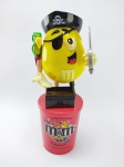 M&M - Dispenser do Chocolate M&m´s com tema de Pirata, acompanha base, medindo 22 cm de altura, Obs: Está vazio