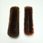 Par de antigas escovas macias de sapateiro, vendidas no estado conforme fotos. Medem 20 cm de comprimento.