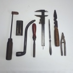 Lote com 8 antigas ferramentas em metal/ferro, todas peças vendidas conforme fotos.
