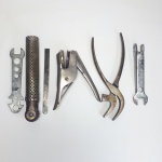 Lote com 6 antigas ferramentas em metal/ferro, todas peças vendidas conforme fotos.