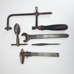 Lote com 5 antigas ferramentas em metal/ferro, todas as peças vendidas conforme fotos.