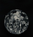 Peso de papel em vidro de murano translúcido decorado com bolhas. Med. 10x10 cm.