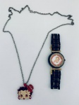 Relógio de pulso quartz, feminino, funcionando, sem bateria e um colar de bijuteria, ambos decorados com a Betty Boop.
