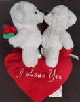 Almofada vermelha coração com 2 ursinhos branco