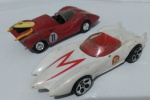 Lote 2 miniaturas Speed Racer: Johnny Lightning 2000 - #11 - die cast metal - escala 1:64  e  Hot Wheels Mach 5 (carroceria de plástico e chassi de metal)    escala 1:64  miniaturas usadas sem embalagem - no estado
