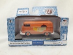 M2 VW Delivery Van, 1960, entrega de produtos alimentícios, 2018, acrílico e embalagem originais lacrados, 1/64