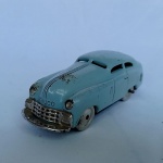 Schuco - Maravilhoso brinquedo antigo carro antigo Mirakocar 1001 - Fabricado na US Zone ou zona ocupada na Alemanha no pós guerra (fim da década de 40 e começo da década de 50) - Funciona a corda e contém uma chave Schuco Original. Mede 11,5cm de comprimento.