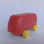 Volkswagen VW Kombi - Brinquedo antigo em plástico bolha ou soprado. As rodas giram livremente. Mede 15,5cm de comprimento