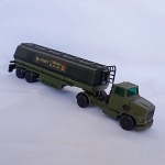 Brinquedo antigo Matchbox - Lindo caminhão tanque de guerra do exército ( Army ) - Fabricado pela Matchbox Lesney na Inglaterra, consta data 1973. Modelo k-115 Tanker. Montado mede 22,5cm de comprimento. As rodas giram livremente