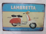 Placa da famosa Lambretta 1959 i150.  Modelo impresso! Não é adesivada. Mede 30x20cm. Fabricada nos Estados Unidos.