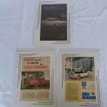 MEMORABILIA AUTOMOBILÍSTICA - SIMCA CHAMBORD, JANGADA e TUFÃO - Três antigas propagandas da Revista Seleções, dos anos de 1960, 1963 e 1964, já recortadas e coladas em Paspatur para serem emolduradas.