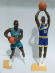 Lote 2 Bonecos NBA  basquete americano  Anthony Mason - #14  Charlotte Hornets  Starting Lineup 1998 - 11cm e Joe Smith #32  Golden State Warriors  Starting Lineup 1996 -11cm -  itens de coleção manuseados sem embalagem  muito bem conservados