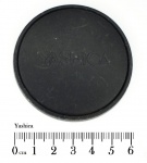 Colecionismo/fotografia - Tampa de lente original da Yashica para máquinas com lentes com o diâmetro de  57 mm. Material original, raro de se achar, ideal para completar uma máquina Yashica. Material em bom estado e funcional.