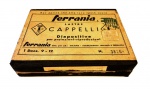 Colecionismo/fotografia - Rara caixa de filmes 9 X 12 cm da fabricante italiana `Ferrania`. Filmes em vidro, muito provavelmente anos 50/60, vendidas no Brasil (muito provável) pela Fotóptica. Caixa ainda com 07 placas não usadas e mais um pedaço de placa (cortado) e já velado. As placas se encontram originalmente embalas e aparentam nunca terem sido abertas, mas, obviamente, não se pode garantir a sua funcionalidade, portanto, material vendido sem garantia, apenas para o colecionismo fotográfico.