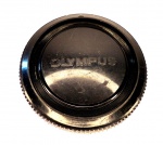 Colecionismo/fotografia - Tampa para o corpo das câmera Olympus, material original do fabricante (não é material de reposição), destinados as câmeras baioneta (linha Om). Material relativamente difícil de se achar, ideal para completar uma máquina Olympus. Material em bom estado e funcional.