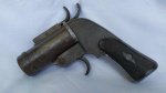 MILITARIA (R045) - ANTIGA PISTOLA SINALIZADORA sem testes. Uma das talas está parcialmente danificada. No parafuso que segura as talas está escrito 4037 + COOPER. Consta também o número de série. 