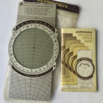 MILITARIA - Computador de voo, da marca JEPPESEN, em metal e em perfeito estado de conservação.