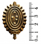 Militaria - Emblema do Exército brasileiro. Exemplar, muito provavelmente, destinado a placas de presenteação, pois não possui marcas de pinos no verso e o acabamento vitrificado colorido. Peça em excelente estado de conservação. O emblema mede 4,7 cm de altura X 3,0 cm de largura máxima. 