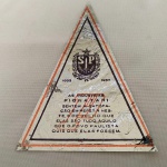 MILITARIA - Laminado datado de 1957 das Indústrias Pignatari, comemorativo ao aniversário da Revolução Constitucionalista de 32. Apresenta desgastes em razão do tempo.