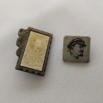9. (2) Pins Soviéticos com o busto de LÊNIN.