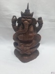 Escultura do Deus Ganesha em madeira ricamente entalhada. Medindo 22,5cm de altura x 14cm de largura.