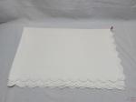 Toalha de mesa retangular em algodão. Medindo 240cm x 150cm.