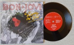 BON JOVI - Living in Sin / Love is War Compacto IMPORT UK 1989 EXCELENTE ESTADO. Compacto Ingles 80's com capa e disco em excelente estado.