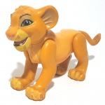 REI LEAO - DISNEY - Figura articulada em vinil do personagem Simba da série O Rei Leão, peça original Disney. Medindo 9cm de comprimento.Obs: possui desgastes na pintura em algumas partes do corpo.