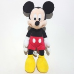 TURMA DO MICKEY - DISNEY - Figura em pelúcia do personagem Mickey da série Turma do Mickey, peça original Disney Parks. Medindo 32cm de altura.