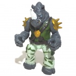 TARTARUGAS NINJA - VIACOM - Figura articulada em vinil do personagem Rocksteady da série As Tartarugas Ninja, peça original Viacom. Medindo 11cm de altura.