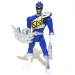 POWER RANGERS - BANDAI - Figura articulada em vinil do personagem Riley da série Power Rangers Dino Charge, peça original Bandai. Medindo 16,5cm de altura.