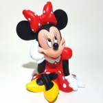 TURMA DO MICKEY - DISNEY - Cofrinho em vinil da personagem Minnie da série Turma do Mickey, peça original Disney. Medindo 20cm de comprimento. Obs: não possui a tampa.