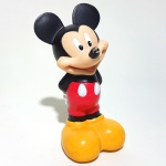TURMA DO MICKEY - DISNEY - Figura em vinil do personagem Mickey da série Turma do Mickey, peça original Disney. Medindo 12cm de altura.
