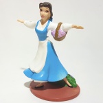 BELA E A FERA - DISNEY - Figura em vinil da perosagem Bela da série A Bela e Fera, peça original Disney. Medindo 10cm de altura.