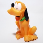 TURMA DO MICKEY - DISNEY - Figura em vinil do personagem Pluto da série Turma do Mickey, peça original Disney. Medindo 12cm de altura.