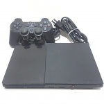 VIDEO GAME - PLAYSTATION - Videogame Playstation 2 / PS2 ligando e rodando o disco, porém "não pega". Acompanhado de cabo de alimentação e controle. Sendo todos os componentes originais.