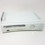 VIDEO GAME - XBOX -Console X-Box 360 acompanhado de HD de 120gb com carcaça em bom estado. Obs: sem fonte para teste.