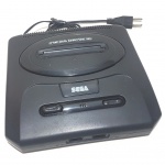 VIDEO GAME - MEGA DRIVE - Console Mega Drive III. Obs: botão power emperrando e não acendendo a luz / sem acessórios para teste minucioso.