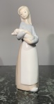PORCELANA LLADRO - SPAIN. FIGURA DE JOVEM CAMPONESA E SUÍNO. MEDIDA; 17A.
